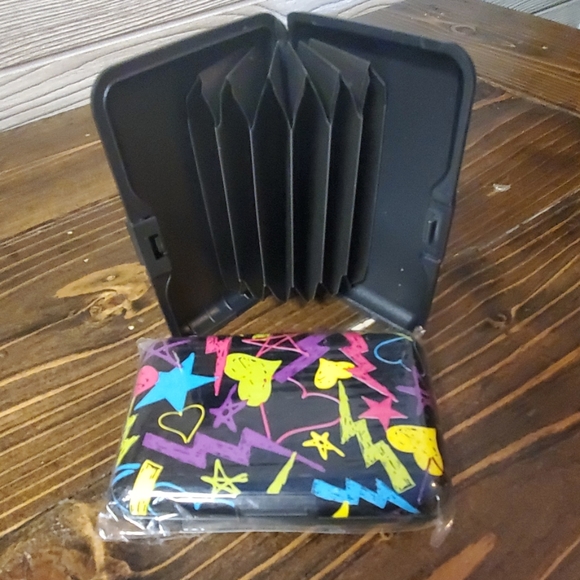 Hard Shell Wallet - Picture 1 of 1